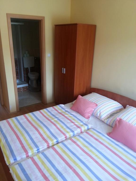 Kotany Apartman Harkány Szoba fotó
