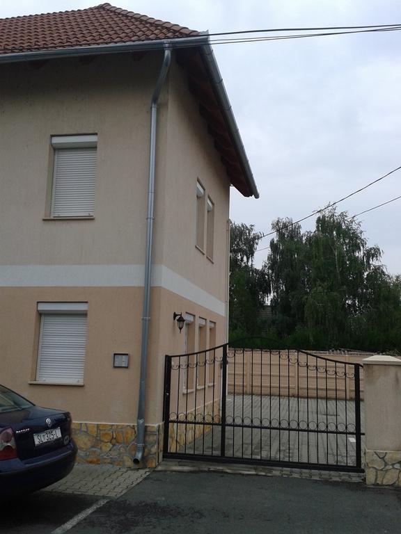 Kotany Apartman Harkány Szoba fotó